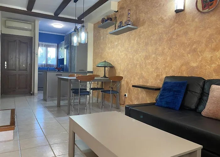 Townhouse In Rotas アパート デニア