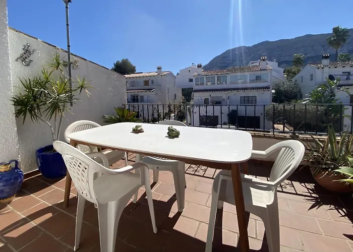 Townhouse In Rotas * デニア